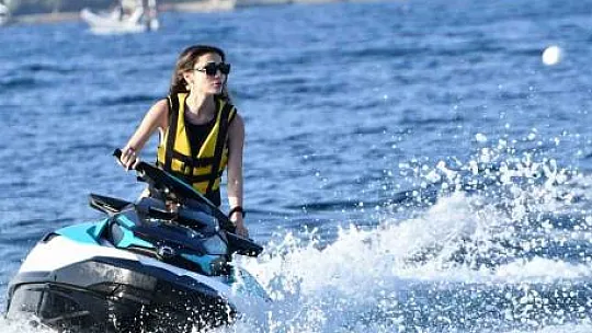 Yağmur'un jet-ski şovu