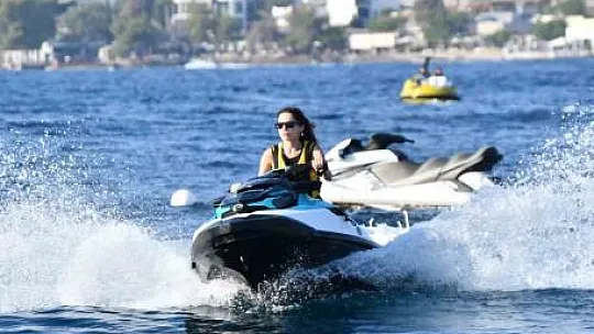 Yağmur'un jet-ski şovu