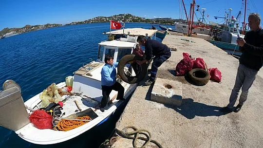 Yalıkavak'ta denizden 460 kilo atık çıkarıldı