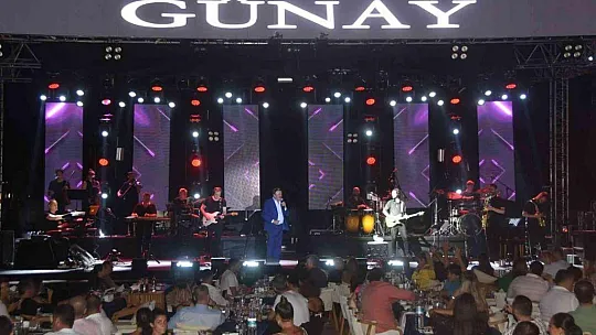 Yalıkavak'ta Melek Mosso ve Selami Şahin rüzgarı esti