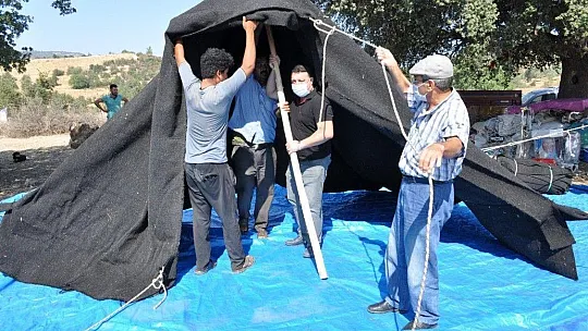 Yanan çadırın yenisi elbirliğiyle kuruldu