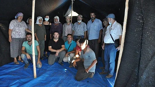 Yanan çadırın yenisi elbirliğiyle kuruldu