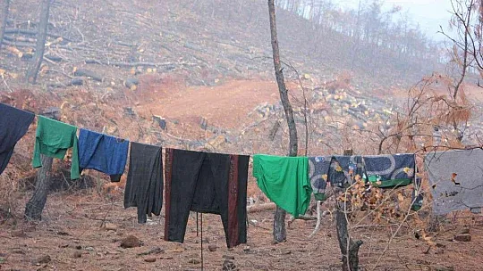 Yanan sahalarda kesim işçilerinin elektriksiz yaşam mücadelesi