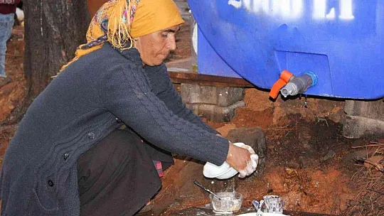 Yanan sahalarda kesim işçilerinin elektriksiz yaşam mücadelesi