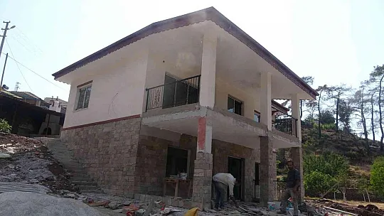 YANGIN MAĞDURU VATANDAŞLAR YENİ EVLERİNE KAVUŞMAK İÇİN GÜN SAYIYOR