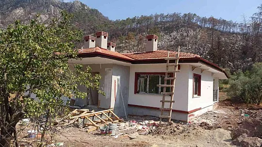 YANGIN MAĞDURU VATANDAŞLAR YENİ EVLERİNE KAVUŞMAK İÇİN GÜN SAYIYOR