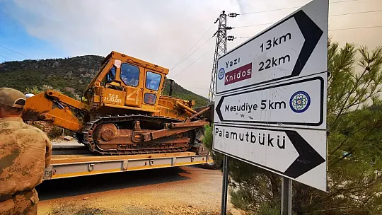 Yangına 18 helikopter, 7 uçak müdahale ediyor