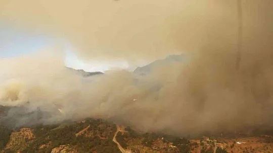 Yangına 18 helikopter, 7 uçak müdahale ediyor