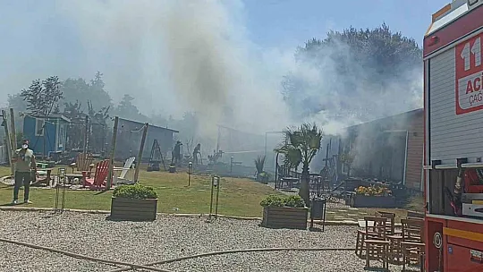 Yangında 4 'tiny house' küle döndü