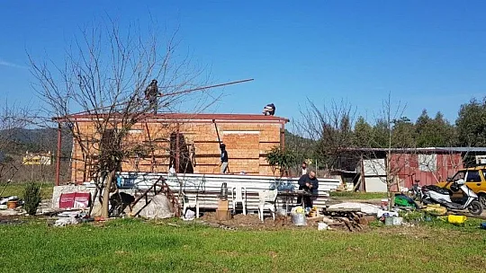 Yangında evleri kül olan çiftin, yeni evinin yapımına başlandı