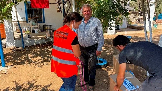 Yangından etkilenen Bodrum halkına acil ihtiyaç paketleri teslim edildi