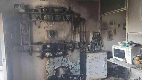 YANGINI SÖNDÜRMEYE ÇALIŞIRKEN YARALANDI