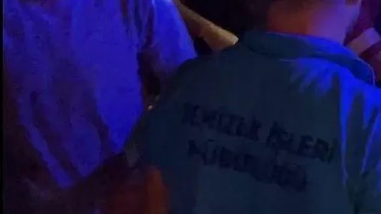 Yaralıyı bırakıp basına saldırdılar