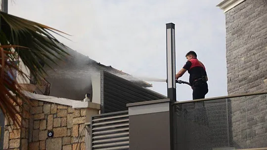 Yardım etmeye gitti, dükkanının yandığını görünce şok yaşadı