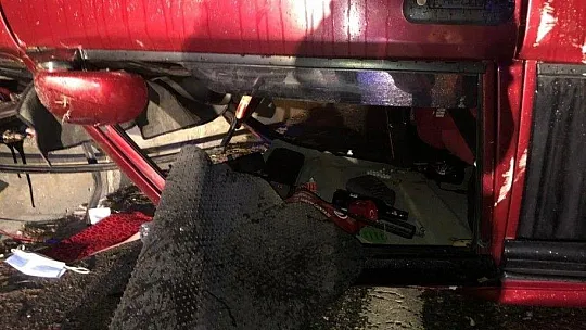 Yasağı delip sokağa çıkan sürücü ve arkadaşı kazadan sonra adeta buhar oldu