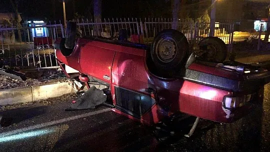 Yasağı delip sokağa çıkan sürücü ve arkadaşı kazadan sonra adeta buhar oldu