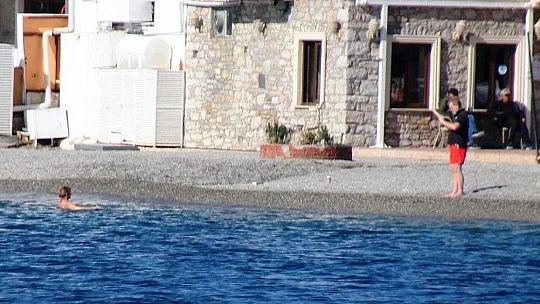 Yasak bile denize girmelerine engel olamadı
