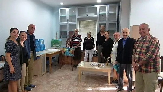 YAŞLILAR GÜNÜ'NDE HUZUREVİ SAKİNLERİ YALNIZ BIRAKILMADI