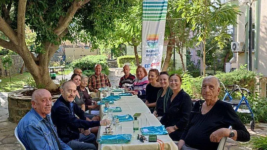 YAŞLILAR GÜNÜ'NDE HUZUREVİ SAKİNLERİ YALNIZ BIRAKILMADI