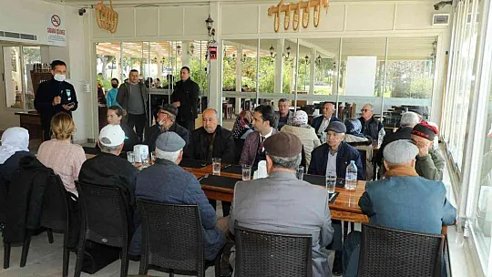 Yaşlılara saygı haftasında film izlediler