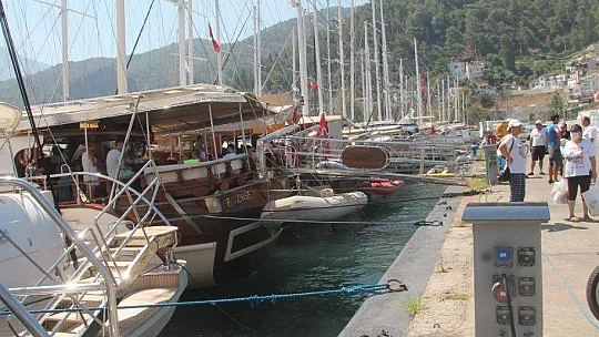 FETHİYE'DE İSKELE DOLDU