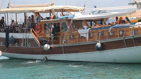 FETHİYE'DE İSKELE DOLDU