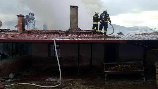 YATAĞAN'DA EV YANGINI