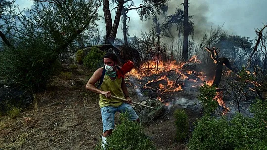 Yatağan'da yangınla mücadele fotoğraf karelerine yansıdı