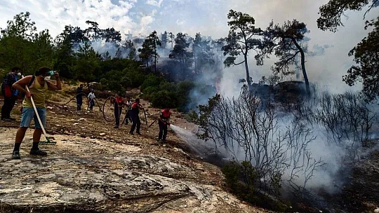 Yatağan'da yangınla mücadele fotoğraf karelerine yansıdı
