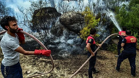 Yatağan'da yangınla mücadele fotoğraf karelerine yansıdı