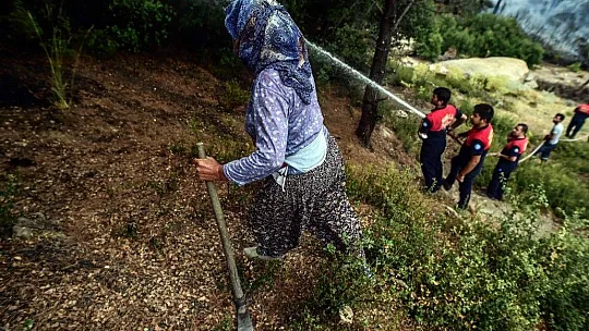 Yatağan'da yangınla mücadele fotoğraf karelerine yansıdı