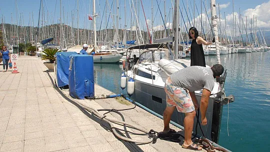 İlk Tatilciler Ateş Ölçülerek Karşılandı