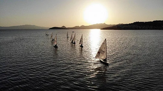 Yelkenci gençler aylar sonra yelkenlileriyle buluştu