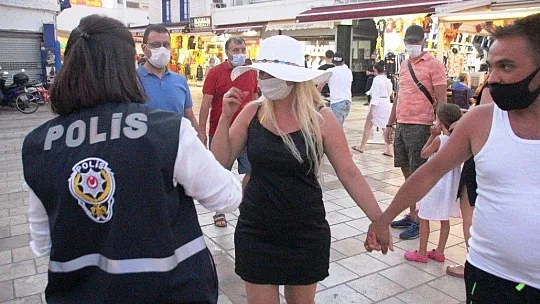 Yerli ve yabancı turistlere maske uygulaması