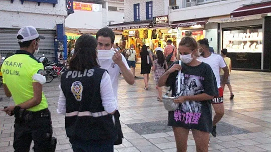 Yerli ve yabancı turistlere maske uygulaması