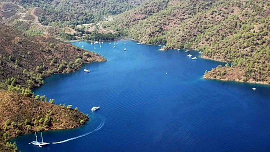 Yeşil ile mavinin buluştuğu Turkuaz koylar misafirlerini bekliyor