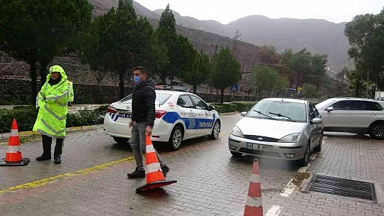 Derenin istinat duvarına müdahale edildi