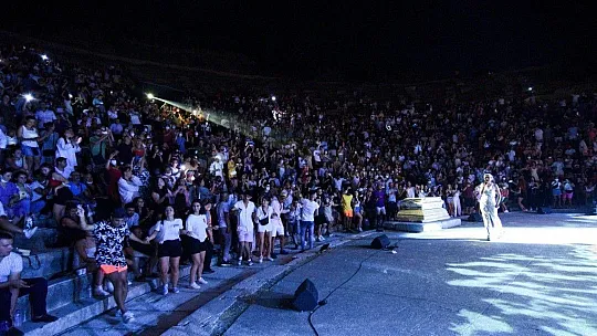 Yıldız Tilbe Bodrum'u salladı