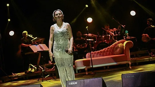 Yıldız Tilbe Bodrum'u salladı