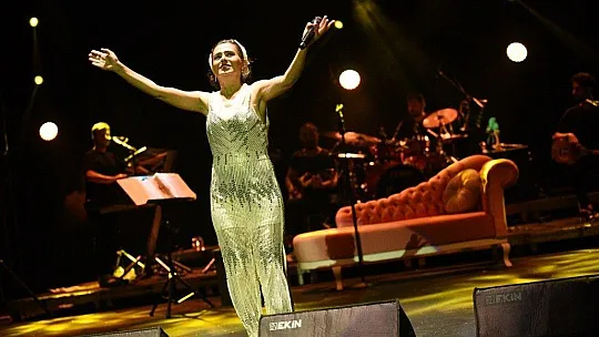 Yıldız Tilbe Bodrum'u salladı