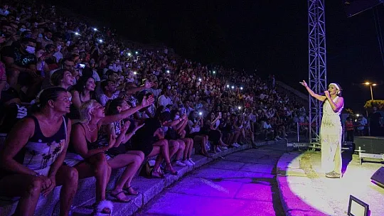 Yıldız Tilbe Bodrum'u salladı