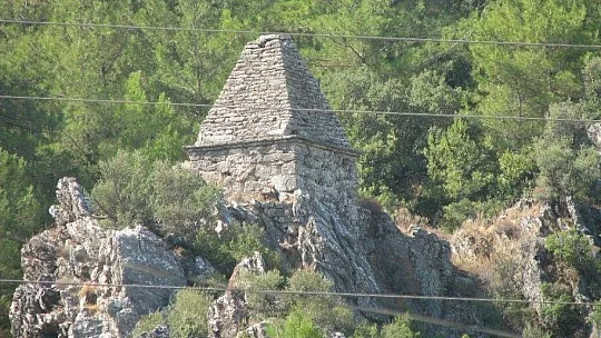 Yıllarca türbe sanıldı, mitolojik bir savaşçıya ait olduğu ortaya çıktı