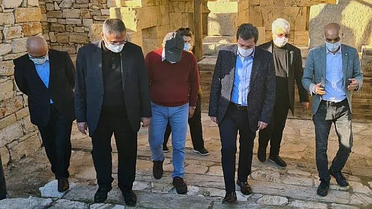 Muğla Valisi Tavlı, Arkeopark'ta incelemelerde bulundu