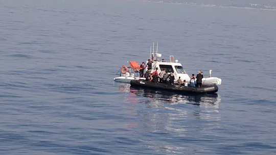 Yolcu feribotu fark etti, Sahil Güvenlik kurtardı