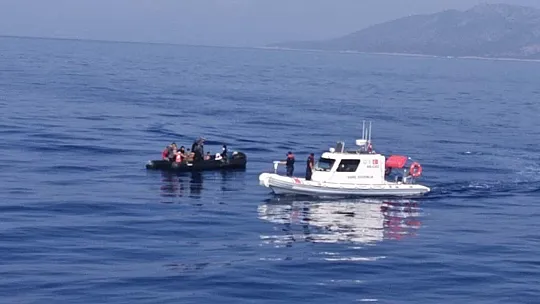 Yolcu feribotu fark etti, Sahil Güvenlik kurtardı