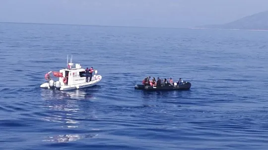 Yolcu feribotu fark etti, Sahil Güvenlik kurtardı