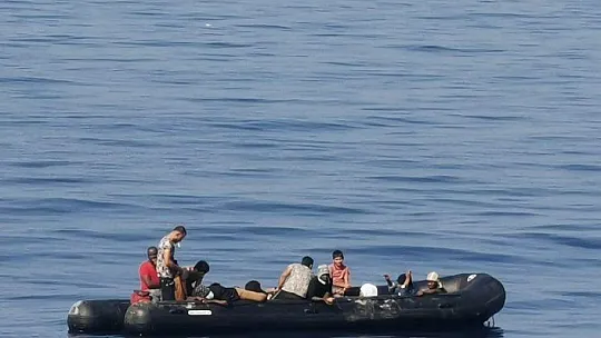 Yolcu feribotu fark etti, Sahil Güvenlik kurtardı