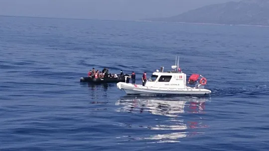 Yolcu feribotu fark etti, Sahil Güvenlik kurtardı