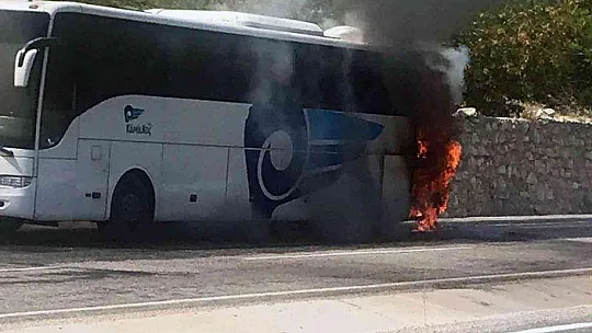 YOLCU OTOBÜSÜ ALEV ALEV YANDI