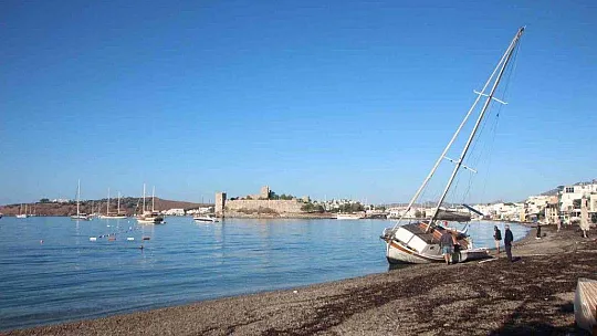 Yön değiştiren rüzgar denizcileri vurdu